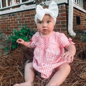 Smoke free/pet friendly home. Worn once, perfect condition!